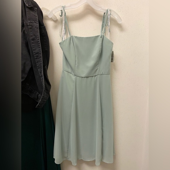 Size 4 Dusty Sage Green David’s Bridal Bridesmaids Dress - Picture 4 of 8